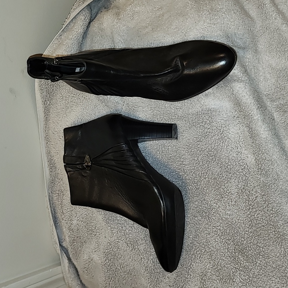 Anne Klein Leather Heeled Ankle Boots size 10